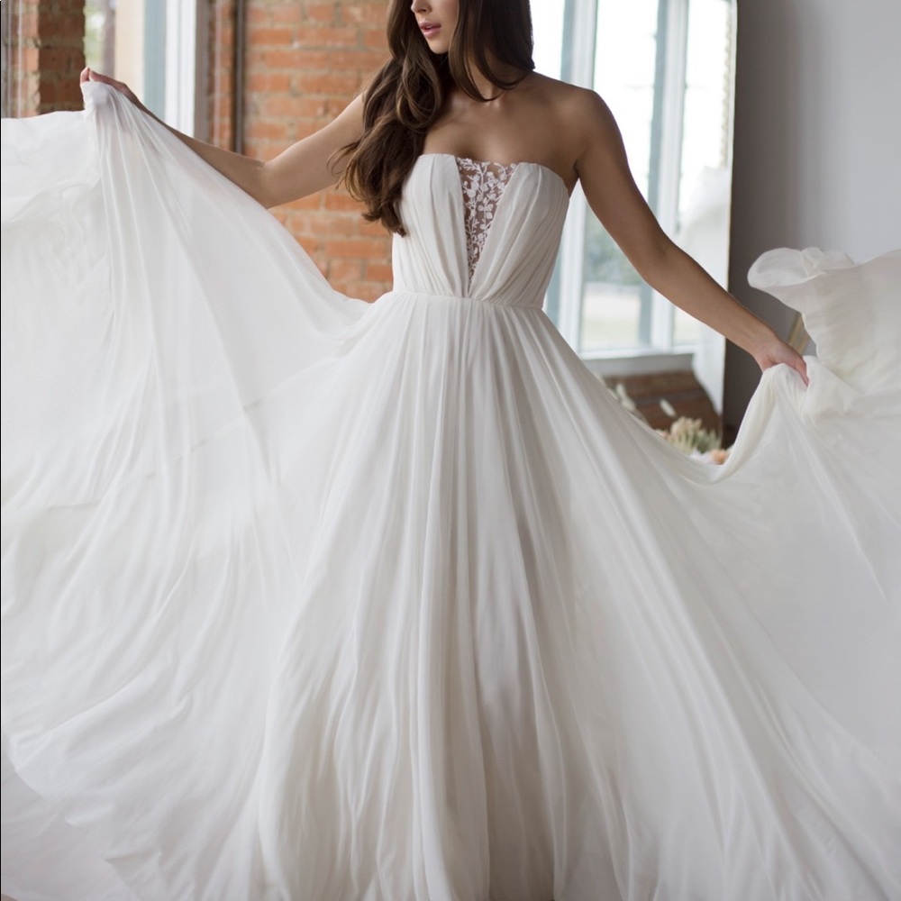 NEVER WORN JENNY YOO WEDDING DRESS